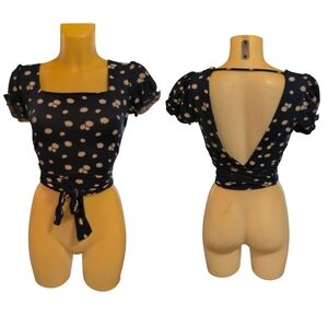 🌹3/15🌹PIE IN THE SKY Blue And White Daisy Patterned Wrap Style Crop Top